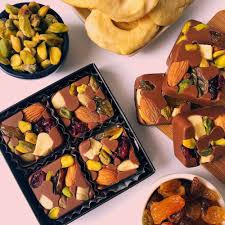 Pin By Haya Allouni On Coklat Chocolate Recipes Homemade Chocolate Bars Chocolate Fruit