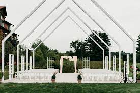 Outdoor Wedding Venues Chapel On The Green Simple Elegant Weddings Outdoor Wedding Venues Wedding Facility Wisconsin Dells