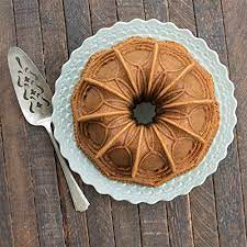 Die form mit butter oder backspray ausfetten und anschließend mit semmelbrösel oder mehl bestäuben. Kitchen Dining Nordic Ware Stained Glass Bundt Pan Metallic Bakeware