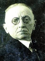 Lori Halle's Instagram, Twitter & Facebook