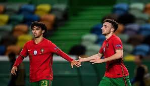 Seleção portuguesa de futebol‏) هو ممثل البرتغال الرسمي في رياضة كرة القدم، حيث تأسس تأسس اتحاد البرتغال لكرة القدم في عام 1914 ، وانضم إلى الفيفا في العام 1923. Ø¨ÙˆØ§Ø¨Ø© Ø§Ù„Ø¹ÙŠÙ† Ø§Ù„Ø±ÙŠØ§Ø¶ÙŠØ© Ø¯ÙŠÙˆØ¬Ùˆ Ø¬ÙˆØªØ§ ÙŠØ¹ÙˆØ¶ ØºÙŠØ§Ø¨ ÙƒØ±ÙŠØ³ØªÙŠØ§Ù†Ùˆ Ø±ÙˆÙ†Ø§Ù„Ø¯Ùˆ Ù‚Ø§Ø¦Ø¯ Ø§Ù„Ø¨Ø±ØªØºØ§Ù„ Ø¨Ù‚ÙŠØ§Ø¯Ø© Ù…Ù†ØªØ®Ø¨ Ø¨Ù„Ø§Ø¯Ù‡ Ù„Ù„ÙÙˆØ² Ø¹Ù„Ù‰ Ø§Ù„Ø³ÙˆÙŠØ¯ Ø¨Ø«Ù„Ø§Ø«ÙŠØ© ÙˆÙŠØ´Ø¹Ù„ Ø§Ù„ØµØ±Ø§Ø¹ Ù…Ø¹ ÙØ±Ù†Ø³Ø§