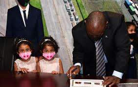 He is the second of the three children of erdmuth and samuel ramaphosa, a retired policeman. Watch Isipingo Girl Meets Her Hero President Cyril Ramaphosa
