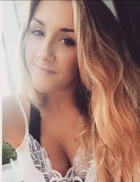 Samantha Bowe's Instagram, Twitter & Facebook