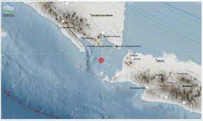 Dalam catatan dari bmkg, titik lokasi gempa berdasar tampilan peta gempa, pusat gempa ada di perairan kabupaten malang di sebelah tenggara. Kamis Sore 10 Januari 2019 Terjadi Aktivitas Gempa Beruntun Di Selat Sunda Tidak Berpotensi Tsunami Bmkg