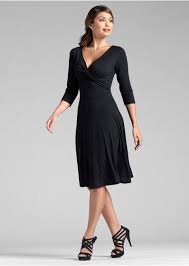 Codes promo, ventes flash, livraison offerte, trouvez le produit de vos rêves à prix réduit ! Robe Noire De Cocktail Mi Longue Et Manches 3 4 La Robe Longue