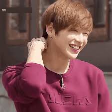 강다니엘 부끄 쑥스 쑥스러 부끄러 부끄럼 워너원 GIF