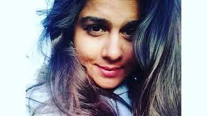 బాలీవుడ్‌ భాయీజాన్‌ సల్మాన్‌ ఖాన్‌ హోస్ట్‌గా వ్యవహరిస్తున్న హిందీ బిగ్‌బాస్‌ తాజా సీజన్‌కు పిస్తా ధాకడ్‌ టాలెంట్‌ మేనేజర్‌గా. X Cl4vfanekglm