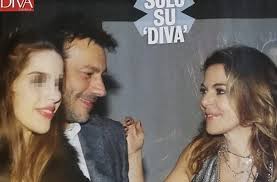 Claudia gerini ha avuto due figlie dopo altrettante importanti storie. Claudia Gerini Presenta Il Suo Compagno Simon Clementi Alle Figlie Gossivip