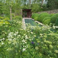 One Of Our Favorite Chelsea Gardens This Was Designed By Tom Stuart Smith In 2010 An Elegant Bronze Pavilion Is The Chelsea Garden Garden Design Pool Plants