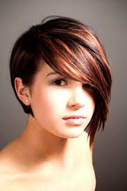 Twist the hair and pin it up at the back. Asymmetrical Bob Short On One Side Buscar Con Google Kapsels Kort Kapsel Met Highlights Haarstijlen