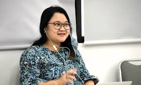 Beberapa ahli mendefinisikan apa itu manajemen stress, di antaranya: Manajemen Stres Di Dunia Pendidikan