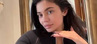 Kylie Jenner Shows Off Abs In New Khy Workout Set