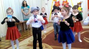 танец мам с сыновьями на выпускном в детском саду Trogatelnyj Tanec Dlya Mam S Fotografiyami Youtube Tanec Deti Tancuyut Tancy