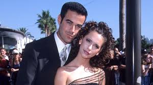Discover jennifer love hewitt bra size, body measurements, vital statistics and other information such as her birthday, how tall she is, what is her eye color, where she was born. Jennifer Love Hewitt Posts Her Vmas Moment With Ex Carson Daly From Nearly 20 Years Ago Kare11 Com