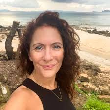 Looking for a 3rd to add to our fortnite Bedroom. Looking for someone who  can handle a chug jug. 😈😈😈 EDIT * This is a joke post. THIS IS NOT REAL 