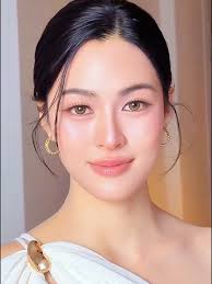 หลิงหลิงเป็น BAระดับภูมิภาคอาเซียนของ Eucerin  และเป็นครั้งแรกที่มาเยือนมาเลเซีย..🥳🥰ปรากฏการณ์ห้างแตก  แฟนๆไปรอเต็มพื้นที่4ชั้นของห้าง..เท่าที่ติดตาม  แฟนๆหรือสื่อชาวมาเลเซียเองบอกว่าปรากฏการณ์นี้ ...