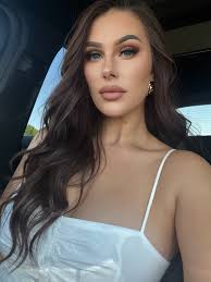 Brittany Shook (@buildbillionsbritt) • Instagram photos and videos