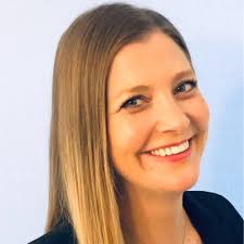 Je suis tellement heureuse de pouvoir offrir à mes équipes de soins des  conditions de travail plus adaptées à leurs besoins avec l'ajout d'un  moniteur à signes vitaux à chacun des 71