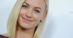 Teraz jest już możliwość obejrzenia całego, drugiego sezonu. Yvonne Strahovski Gwiazda Opowiesci Podrecznej Pierwsza Australijka W Polskiej Rodzinie Film