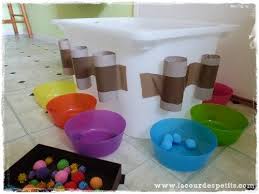 Un Jeu En Rouleaux De Papier Toilette La Cour Des Petits Rouleau Papier Toilette Apprentissage Par Le Jeu Idee De Jeux