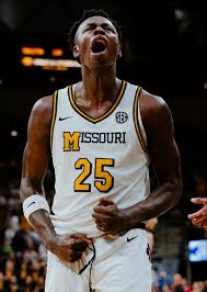 Mark Mitchell is officially one of the biggest names to watch for Kentucky. 👀 KSR reports that the Wildcats are keeping close tabs on the former All-SEC forward if his path to