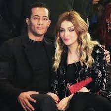 محمد رياض مع زوجته رانيا محمود ياسين׃ تكريمي من النيل للدراما بمسلسل ״رحيم״ أسعدني جداَ. ØµÙˆØ± Ø¹Ø§Ø¦Ù„Ù‡ Ø§Ù„ÙÙ†Ø§Ù† Ù…Ø­Ù…Ø¯ Ø±Ù…Ø¶Ø§Ù† Ø¬Ø±Ø§ÙÙŠÙƒ Ù…Ø§Ù†