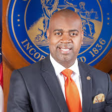 BREAKING: Newark, NJ Democrat Mayor Ras Baraka has been released after  trespassing