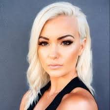 Krista Holcomb's Instagram, Twitter & Facebook