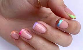 As unhas francesinhas coloridas são mais chamativas do que a tradicional. Tendencia De Nail Art Francesinha Colorida Fashionistando