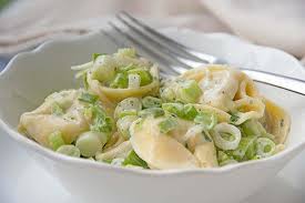 Lauch Tortellini Salat Rezept Rezept Tortellinisalat Salat Tortellini