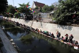 Welcome to official facebook page of pepe instagram.com/official_pepe twitter.com/officialpepe. Memancing Di Kali Pepe Solo Warga Ini Dapat Ikan Plus Kulkas