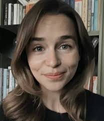 If there's one thing emilia clarke knows how to do (apart from win shelves full of awards for her. Emilia Clarke Eemilia Clarke Added A Photo To Their Instagram Account Definitely One Of My Fav Pics Of Her Cr Emilia Clarke Emilia Clarke Hot Beauty