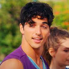 He became involved in the arts with his siblings growing up in chesterton, indiana. The Kissing Booth S Taylor Zakhar Perez S Skin Care Routine Popsugar Beauty