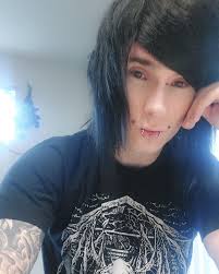 Well here is my latest selfie 🫣😂 not camera friendly 🙈 but love making  new friends 🤞be nice 😍 happy to chat and make new friends always 😊