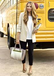 23 Stylish And Comfy Work Outfits With Flats Styleoholic Comfy Work Outfit Work Fashion Work Outfit
