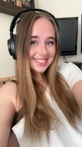 Miranda Meek's Instagram, Twitter & Facebook