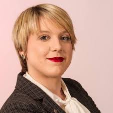 Laura Copp's Instagram, Twitter & Facebook