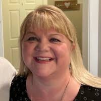 Lynn Loucks's Instagram, Twitter & Facebook