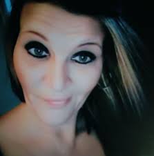 Use a fishing tackle box as a fun snack board for a fishing themed party!  🐠 Source 👇🏼