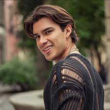 Brandon Castañeda updated his profile picture.