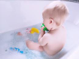 The first bath will be a sponge bath. Baby Scared Of Bath Time Overcome Their Fear With This Simple Trick
