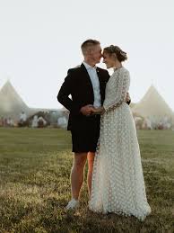 A Portscatho Beach Wedding In Cornwall With A Bride In An Immacle Dress Wedding Venues Beach Wedding Venues Cornwall Beach Wedding Locations