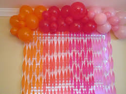 Velg blant mange lignende scener. Birthday Decorations Balloons And Streamers In Orange Red Magenta And Pink Red Party Decorations Birthday Decorations Pink Girl Birthday