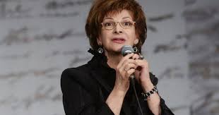 Два года тому назад после продолжительной болезни ушел из жизни муж певицы михаил державин, однако она не опустила руки и продолжила заниматься любимым делом. Kak Smogla Perezhit Uhod Mihaila Derzhavina Ego Supruga Roksana Babayan