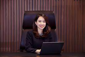 Trước khi bà trần thị thu hằng được bổ nhiệm làm chủ tịch hđqt kienlongbank thì hđqt ngân hàng này từng định miễn nhiệm chức danh thành viên hđqt của bà này và 1 thành viên khác. Rw2uc Sr4wdwvm