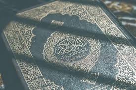 Suratnya yang pendek, hanya empat ayat membuat al ikhlas populer di masyarakat. Kisah Turunnya Surat Al Ikhlas Rencana Kaum Quraisy Untuk Membunuh Nabi Muhammad Saw Ringtimes Banyuwangi