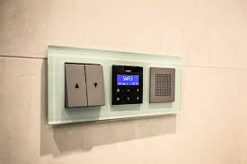 In unserem sortiment an unterhaltungselektronik werden sie sicher fündig. Integriertes Radio Mit Display Und Lautsprechern Furs Badezimmer Www Mini Bagno Mainz De Badezimmergestaltung Badezimmer Zimmer