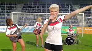 Melanie Mueller Auf Geht S Deutschland Song Beste Musik Lieder Lyrics Songtexte