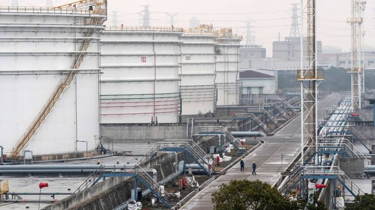 China Built a Vast Oil Stake in Venezuela. Now It Risks Getting Muscled Out. - WSJ