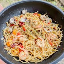 Ia bermaksud spaghetti dengan bawang putih dan minyak dalam bahasa itali. Wanita Ini Kongsi Cara Buat Spaghetti Aglio Olio Rasa Lemak Seafood Yang Perfect Daily Makan